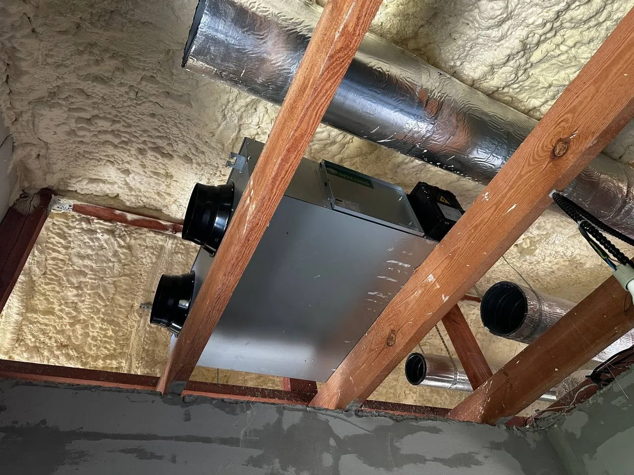 Pavilhão de produção com unidades de ventilação com recuperação de energia Mycond MVS DW