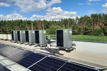 Instalação industrial com bomba de calor Mycond série BeeEco
