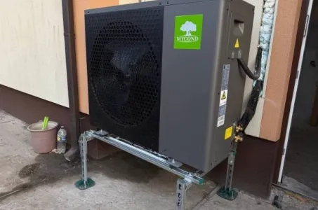 Moradia geminada com bombas de calor Mycond Split série BeeHeat