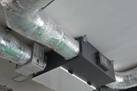 Sala de produção com unidades de ventilação de recuperação de energia Mycond MVC700-A