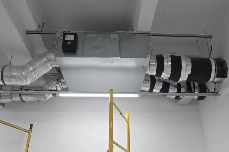 Centro comercial com unidades de ventilação de recuperação de energia Mycond MVS