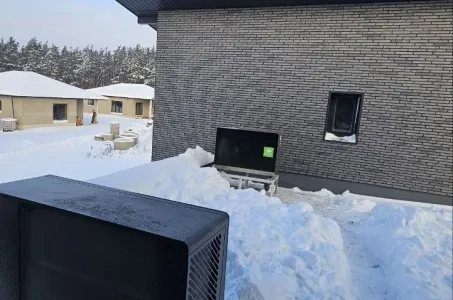 Residência privada pronta para o inverno com o sistema de bomba de calor Mycond BeeSmart